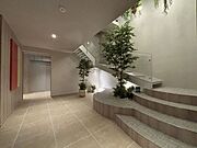 積水ハウス施工3階建てホテルライクシャーメゾン「ベレオ」。邸宅感漂う住まいが、住む人のステイタスを高めます。