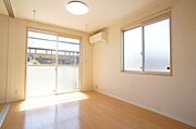 【ＬＤＫ11．3帖】全住戸角部屋のため、側面にも窓があり、日当たりも風通しも良いコミュニケーション空間です♪