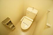 【トイレ】幅広い年齢層から支持されている今や必須アイテムの温水洗浄暖房便座♪冬場も便座が暖かくご使用いただけます♪