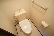 【トイレ】幅広い年齢層から支持されている今や必須アイテムの温水洗浄暖房便座♪冬場も便座が暖かくご使用いただけます♪