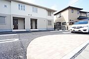 敷地内駐車場（舗装）。