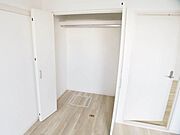 【5．9帖洋室収納】ハンガーパイプ設置しています！