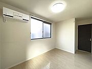 【Ｒｏｏｍ(1)】書斎や趣味の部屋や、将来の子どもの勉強部屋、もちろん大きな収納部屋としても、使い方いろいろ、暮らし方が広がる空間です。