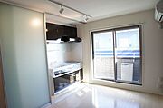 【システムキッチン】2口コンロ（ＩＨクッキングヒーター）＆グリルも付いていて料理が好きな方、これから始められる方にオススメです！