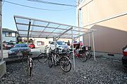屋根付駐輪場があります♪