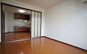 1部屋目の洋室とキッチンは、スライディングスクリーンで簡単に仕切ることが出来ます。