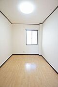 ≪洋室4．8帖≫ＬＥＤ照明付です。
