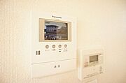■モニタ付きインターホン■　来訪者を声と映像で確認＆録画ができるカラーモニタ付インターホン！