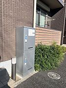 敷地内に宅配ボックスの設置がございます。