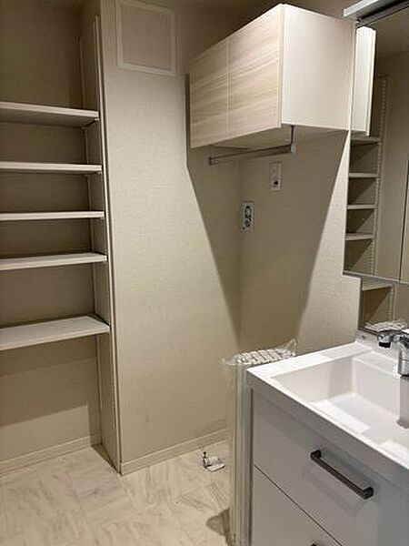 apartment 埼玉県吉川市木売１丁目3-5
地図を見る
