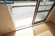 ■専用庭■　サッシが防犯合わせガラス仕様になっており、防犯電動シャッターもありますので安心してお住まい頂けます。