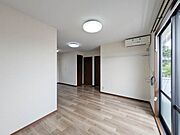 ☆リビング☆エアコン・ＬＥＤ照明付きのリビングです。全ての居室に照明付きで準備の必要無し。