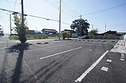 駐車場は各世帯2台付き無料♪