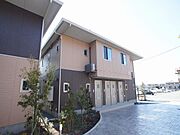 ☆積水ハウス施工シャーメゾン☆北側からの物件全景。1階に玄関がある重層テラスプランです。