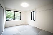 【和室】樹脂製のモダン畳を敷いた和室です！ＬＥＤ照明付き！