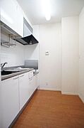 【キッチン】ホワイトを基調とした壁付けキッチンは収納力が自慢です♪