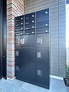 不在時の荷物受取に便利な宅配ボックス付き♪