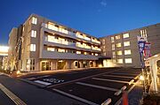 夜景の外観です。北西側から撮影しました。
