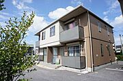 全4戸の2Ｆ建て積水ハウス施工『シャーメゾン』です。