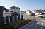 入口にはアパート看板がございます！