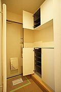 ■シューズＢＯＸ■吊戸棚を含めて豊富な靴が収納可能♪