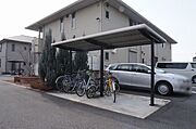 屋根付きサイクルポートがあります！