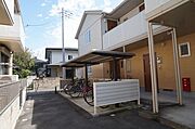 屋根付きサイクルポートがあります！
