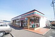 セブンイレブン小山雨ケ谷新田店まで徒歩4分（300ｍ）♪