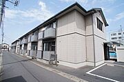 積水ハウス施工の賃貸住宅『シャーメゾン』／都市ガス／駐車場2台付き（無料）／来客用駐車場3台分あり。