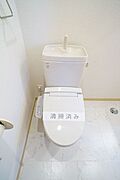 【トイレ】洗浄暖房便座、タオル掛け。