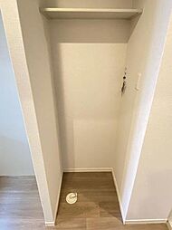 【廊下】洗濯機置場の上部には物置棚があります☆