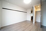 【洋室8．1帖】消費電力が抑えられるＬＥＤ照明付きのため、入居時の初期費用が抑えられます♪