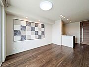 ■ＬＤＫ■深みのあるブラウンの床材と建具がしっとりとした落ち着きのある大人の雰囲気を醸し出すＬＤＫ♪