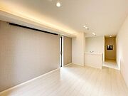 ■ＬＤＫ■　リビングに向けた間接照明が空間を演出します。対面キッチンの為お料理しながら部屋全体をご確認いただけます。