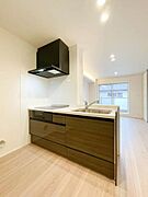 ■キッチン■　コンロはＩＨ（グリル付）となりますのでお手入れも簡単です。