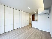 ■ＬＤＫ■　リビングに向けた間接照明が空間を演出します。対面キッチンの為お料理しながら部屋全体をご確認いただけます。