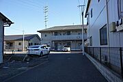 通りから奥まった立地になります。