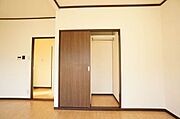 ＬＤＫにはクローゼットがあり、洋服をシワなくしまうことができます♪