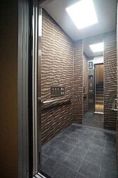 お荷物がある時に便利なエレベーター付！