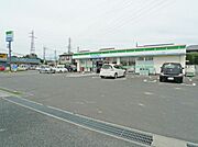 ファミリーマート肥塚南店まで徒歩5分・390ｍ！