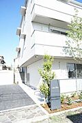 ◇建物外観◇　重厚感のあるオートロック付3階建マンション♪