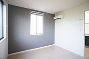 洋室にも嬉しいエアコン付き！初期費用を抑えてすぐに快適にお過ごしいただけます！