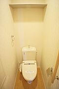 ■トイレ■　プライベート空間。清潔感のあるトイレには洗浄機能も付いています。