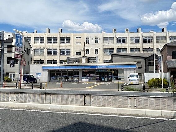 コンビニ「ロー...