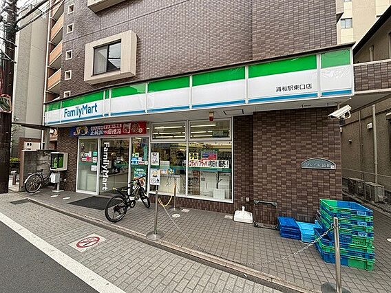 コンビニ「ファ...