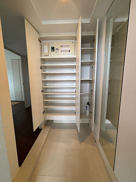 玄関を拡大表示