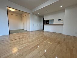 ルネサンス船橋小室公園 4LDKのリビング/ダイニング