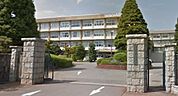 高校「埼玉県立松山高校まで1021m」