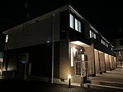 外観写真（夜）