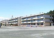 小学校「滑川町立宮前小学校まで3572m」